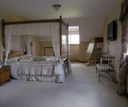 Πανσιόν Dolmen House 4*