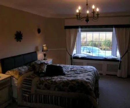Dolmen House 4*