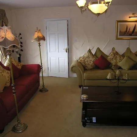 Dolmen House 4*