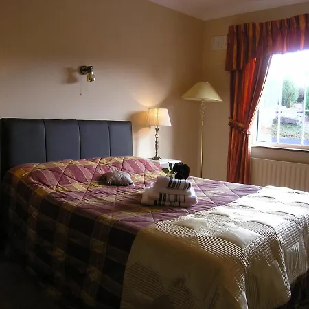 Dolmen House 4*